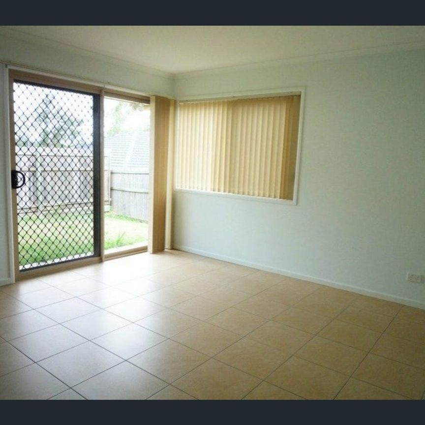 SPACIOUS FAMILY HOME IN QUIET CUL-DE-SAC - Photo 1