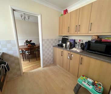 3 Bedroom House - Lower New Road, West End - Photo 5