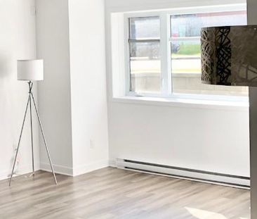 **SUPERBE 4,5 À LOUER LAVAL (Ste-Rose/Champfleury)** - Photo 1