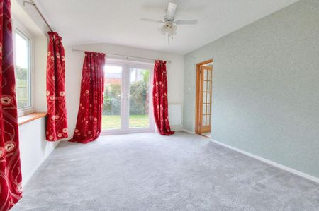 3 bedroom chalet to rent - Photo 2