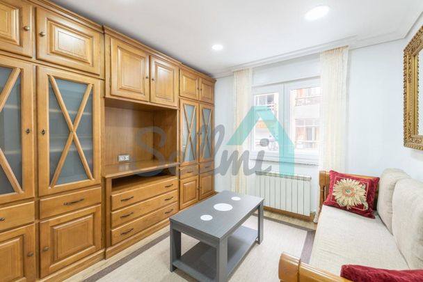 Alquiler de piso en Calle José Echegaray - Photo 1