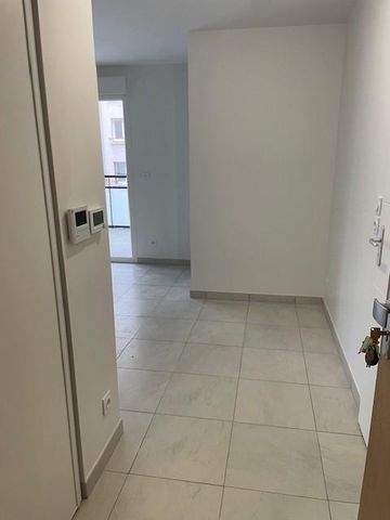 Location Appartement 2 pièces 43m² DECINES CHARPIEU 69150 - Photo 2