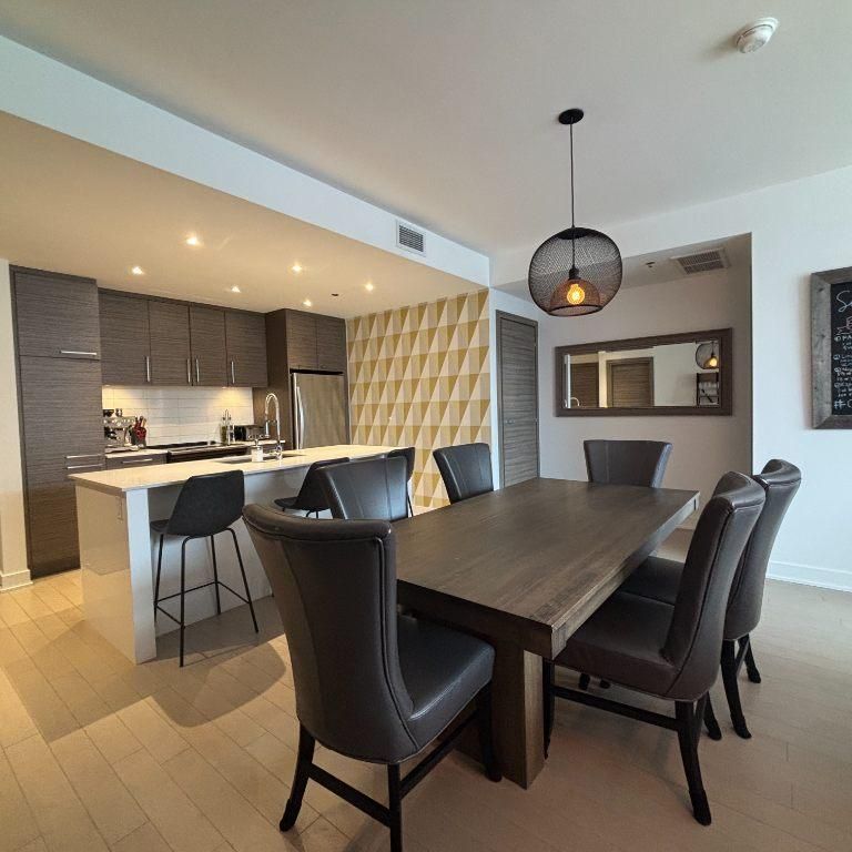 🏡 Modern 2 Bed, 2 Bath Condo in the Heart of Griffintown! 🏡 - Photo 1