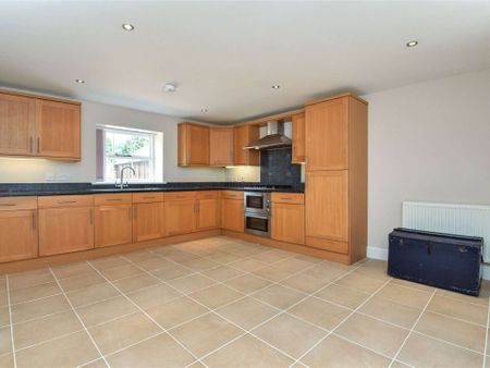 A well presented converted coach house boasting an idyllic rural location in the village of Trottiscliffe. - Photo 4