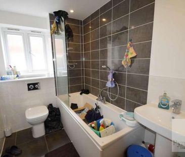 Falcon Crescent, Norwich, NR8 - Photo 2