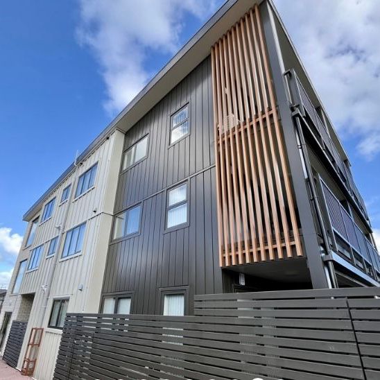 Modern 2BR Apt with Balcony! - Photo 1