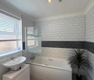 3 bedroom flat to rent - Photo 6