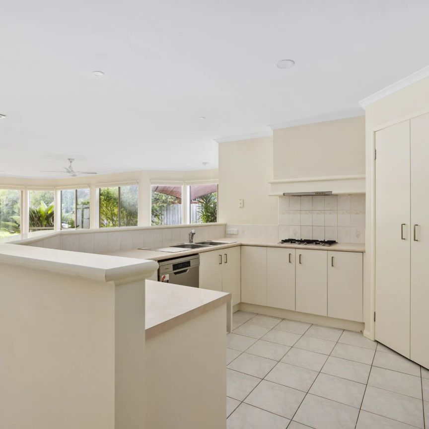Spacious living in the Woodlands.. - Photo 1