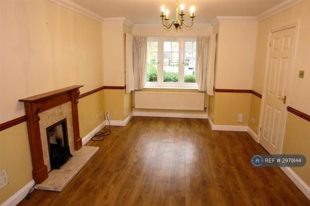 3 bedroom detached house to rent - Photo 2
