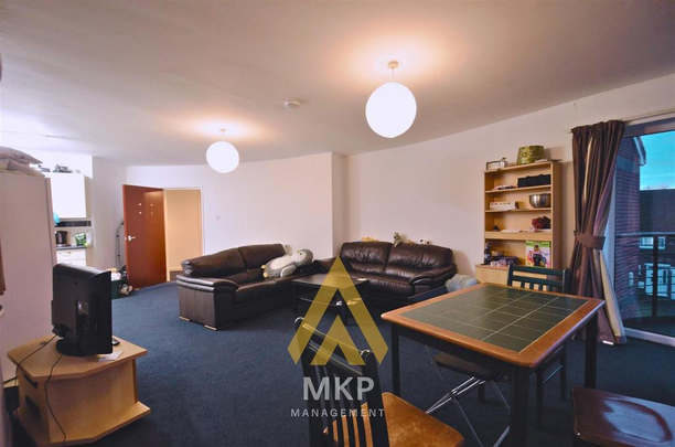 4 bedroom flat to rent - Photo 1