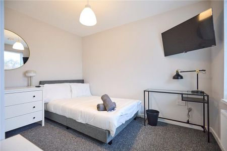 6 bedroom end of terrace house to rent - Photo 4