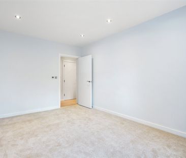 5 Alexandra Road, Epsom, Surrey, KT17 flat to rent - Photo 2