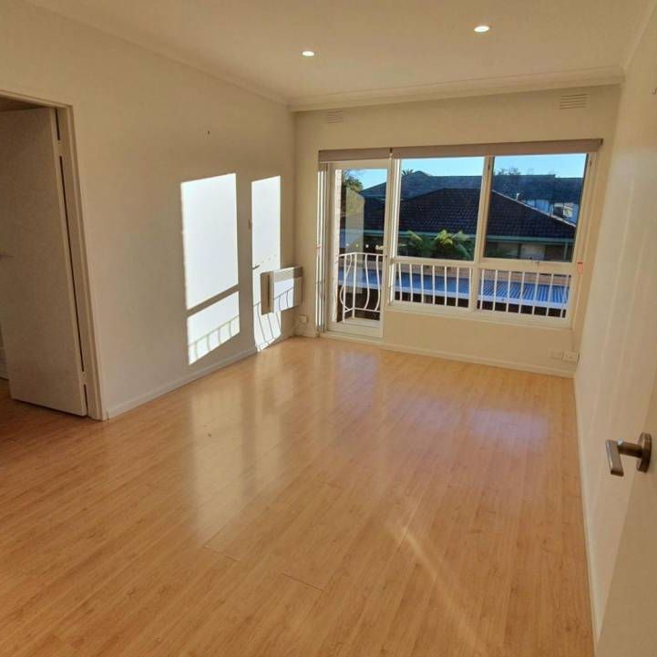 Spacious One Bedroom Apartment with Balcony - Photo 1