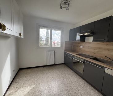 Location Appartement 3 pièces 72m² NIMES 30000 - Photo 4