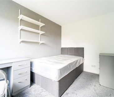 4 bedroom terraced house to rent - Photo 5