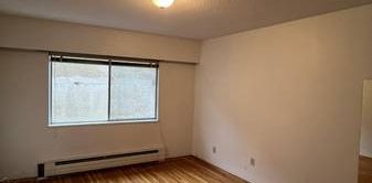 Large one bedroom top floor bright and quiet with large balcony Marpol - Photo 2