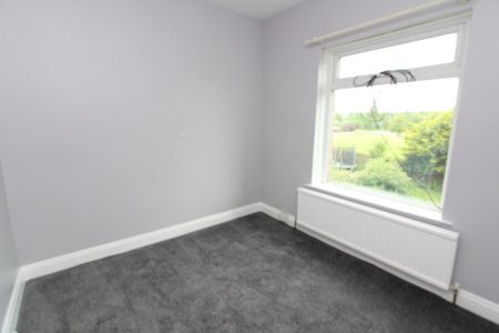4 Bedroom Semi-Detached House - Photo 2