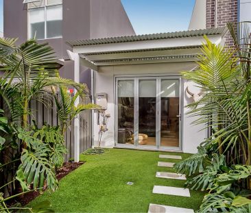 Immaculate 2-Bedroom Townhouse/Loft – Low-Maintenance Luxury in the... - Photo 2