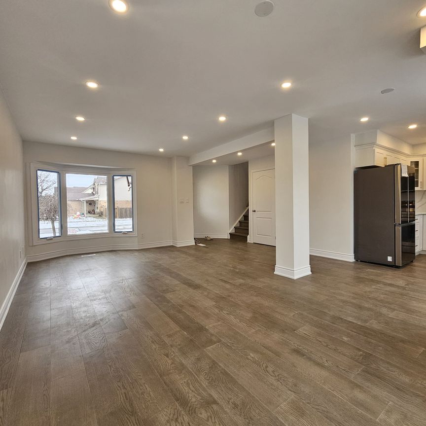 For Lease - 2084 Hunt Crescent, Burlington, Ontario - Photo 1