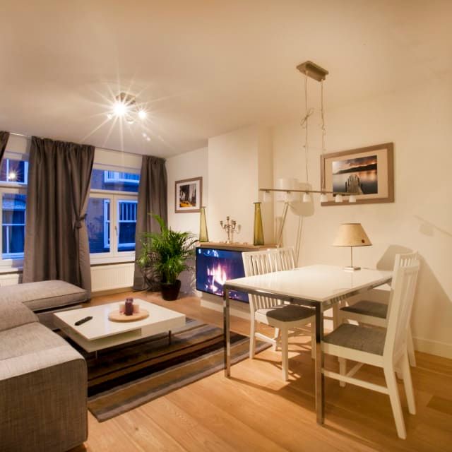 Nieuwe Leliestraat | Two Bedrooms - Photo 1