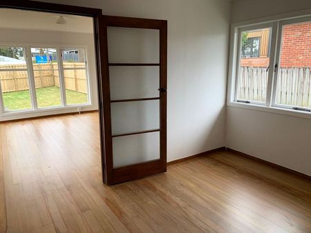 Tidy 1950s Weatherboard Home – Te Atatū Peninsula - Photo 4