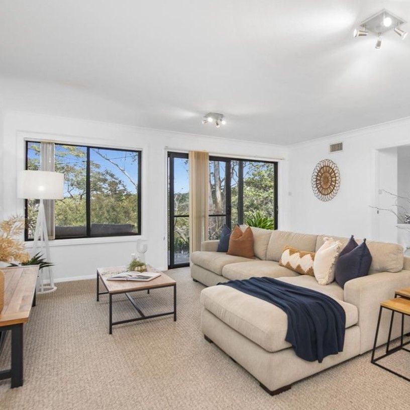 Renovated large family home - nine month lease only - Photo 1