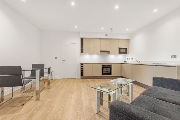 Kings Reach, Reading, RG1 3FF - Photo 1