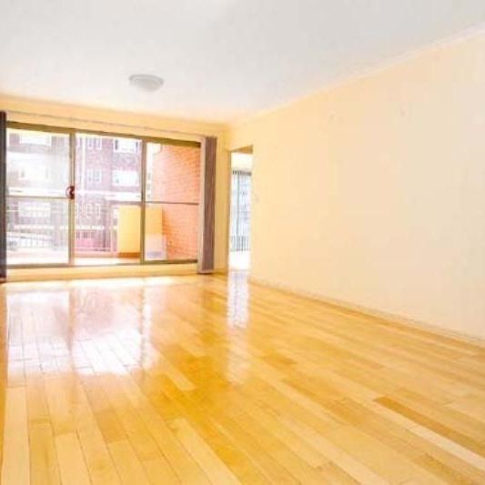 2 Bedroom Beachside Bliss with Parking! - Photo 1