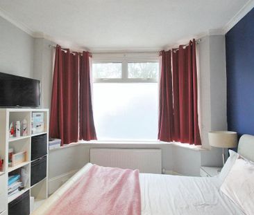 3 bedroom ground floor flat to rent - Photo 2