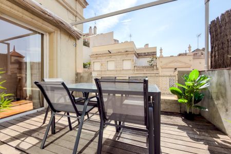 Room in large apartment in Moragas street - Photo 3