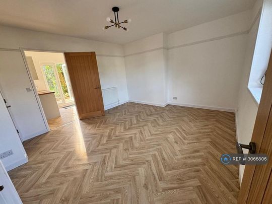 3 bedroom semi-detached house to rent - Photo 1