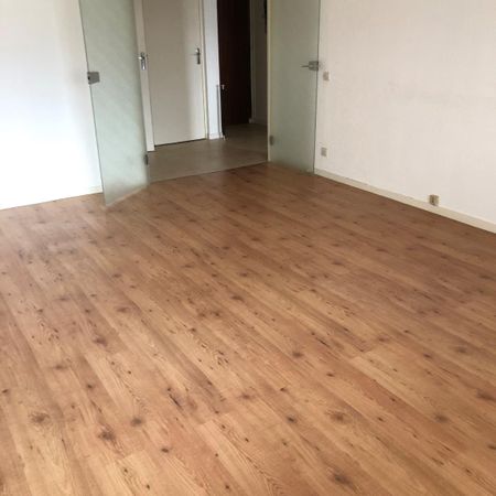 BELLIGNAT, dans copropriété appartement T2 d'environ 55m² avec balcon. - Photo 4