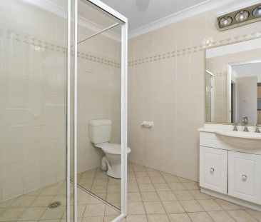 Freshly Painted Two-Bedroom Villa With Garden Maintenance Included - Photo 3