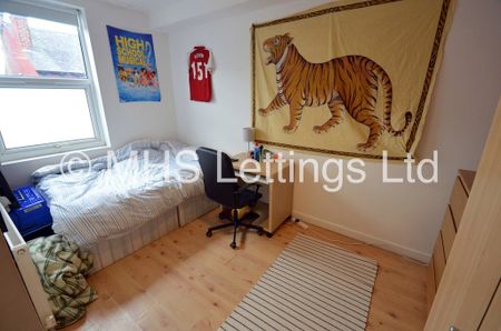 3 Bedroom Mid Terraced House for rent in Harold View - Photo 5