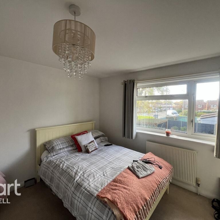 4 bedroom semi-detached house to rent - Photo 1