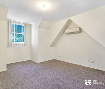 Centre of Town - Photo 6