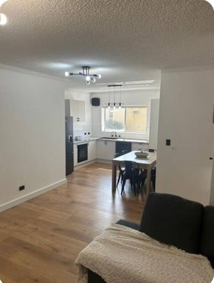 Henley Beach - Photo 1