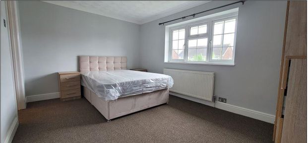 1 bedroom in a house share to rent - Photo 1