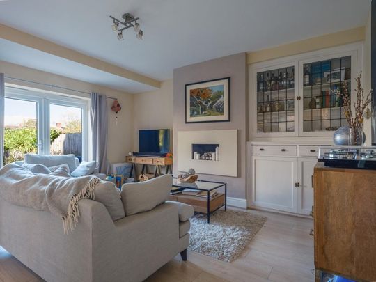 3 bedroom semi-detached house to rent - Photo 1