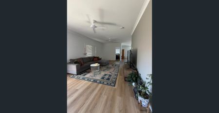 Well Presented 4 Bedroom Home - Photo 2