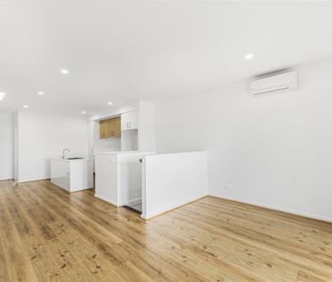 61 Limestone Drive, Berwick VIC 3806 - Townhouse For Rent | Domain - Photo 5