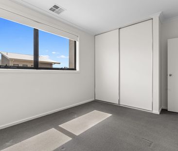 Stunning townhouse in fast growing development - Open for Inspectio... - Photo 1