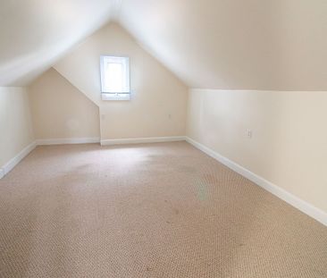 **SPACIOUS FULL HOUSE** 3 BEDROOM HOUSE IN ST. CATHARINES!!! - Photo 1