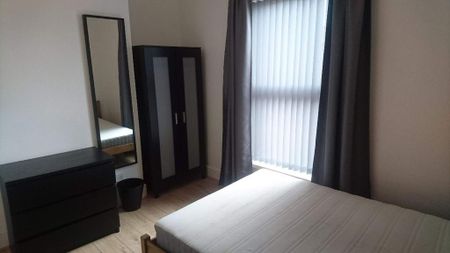 4 bedroom terraced house to rent - Photo 3