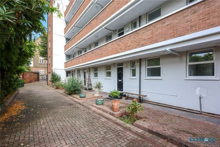 Burnham Estate, E2, London - Photo 4