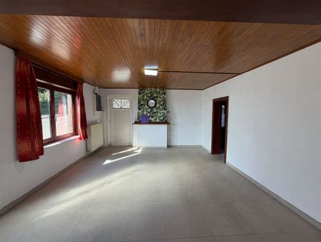 Spacieuse maison de 3 chambres rénovée avec cour et jardin - Foto 2