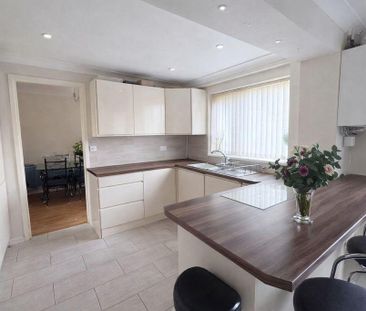 3 bedroom semi-detached house to rent - Photo 2