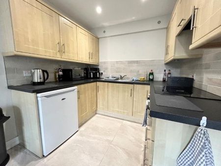 403 College Court Central, Belfast, BT1 6BF - Photo 5