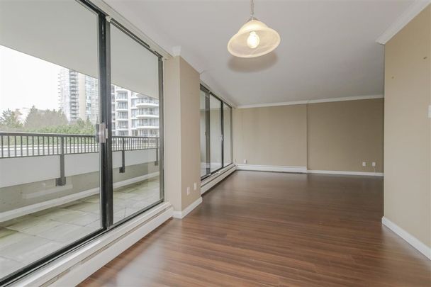 2 Bedroom Condo in the Heart of New Westminster - Photo 1