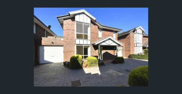 Modern 3-Bedroom Townhouse in the Heart of Essendon - Photo 1